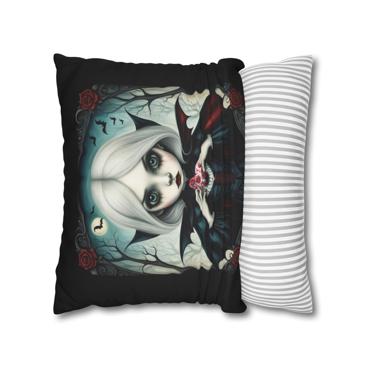 Laat je betoveren door de betoveren door dit "Fantasia Moon's Nocturnal Whispers Gothic Kussenhoes" uit de Nocturnal Dreams collectie van Fantasia Moon.